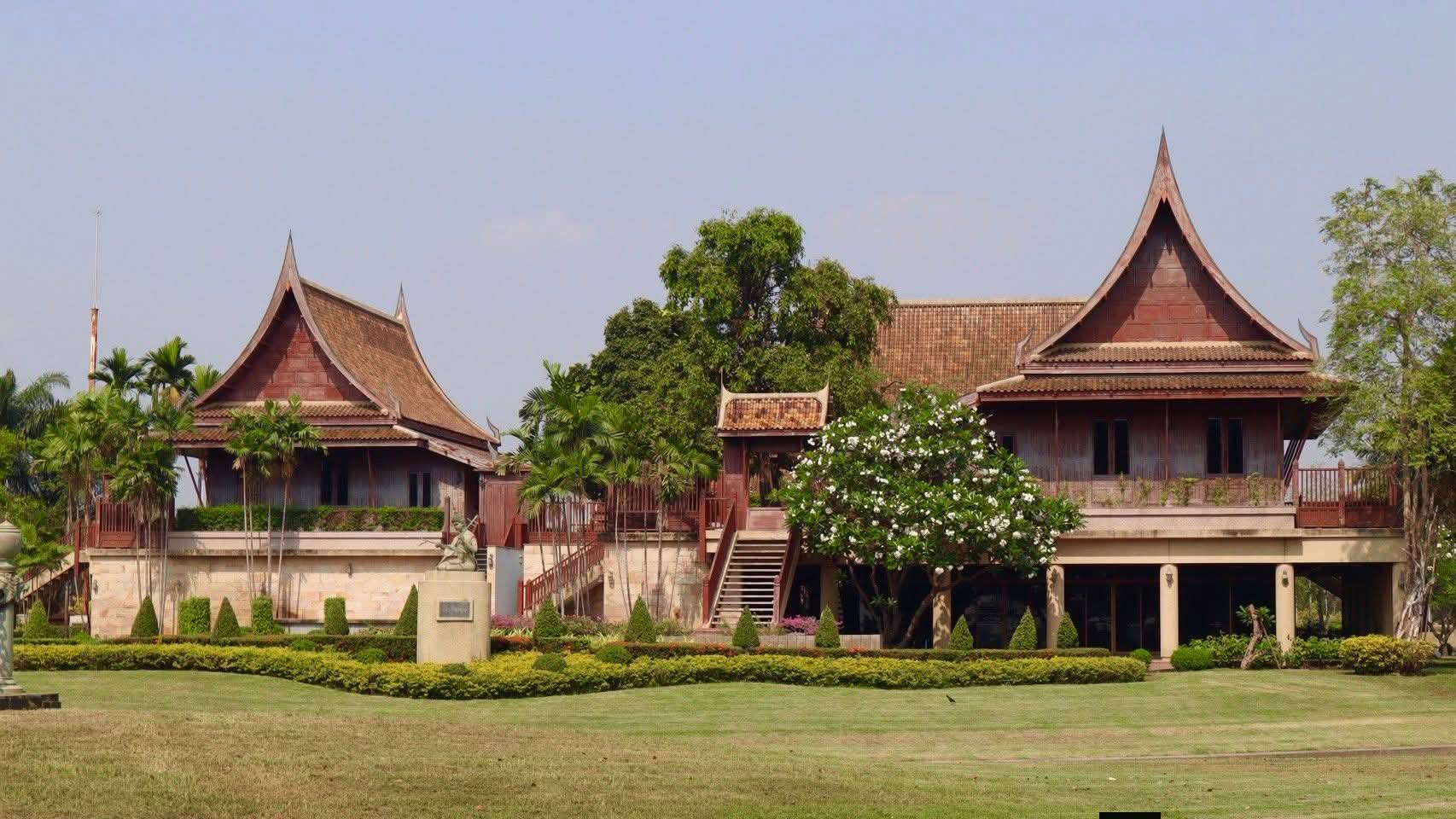 title - เที่ยวอยุธยา อย่าลืมแวะเข้ามาชมงานศิลปหัตถกรรมและงานศิลป์ ที่ ศูนย์ส่งเสริมและพัฒนาพัฒนาอาชีพเสริมนอกภาคการเกษตร (ศูนย์ศิลปาชีพบางไทรฯ (เดิม))